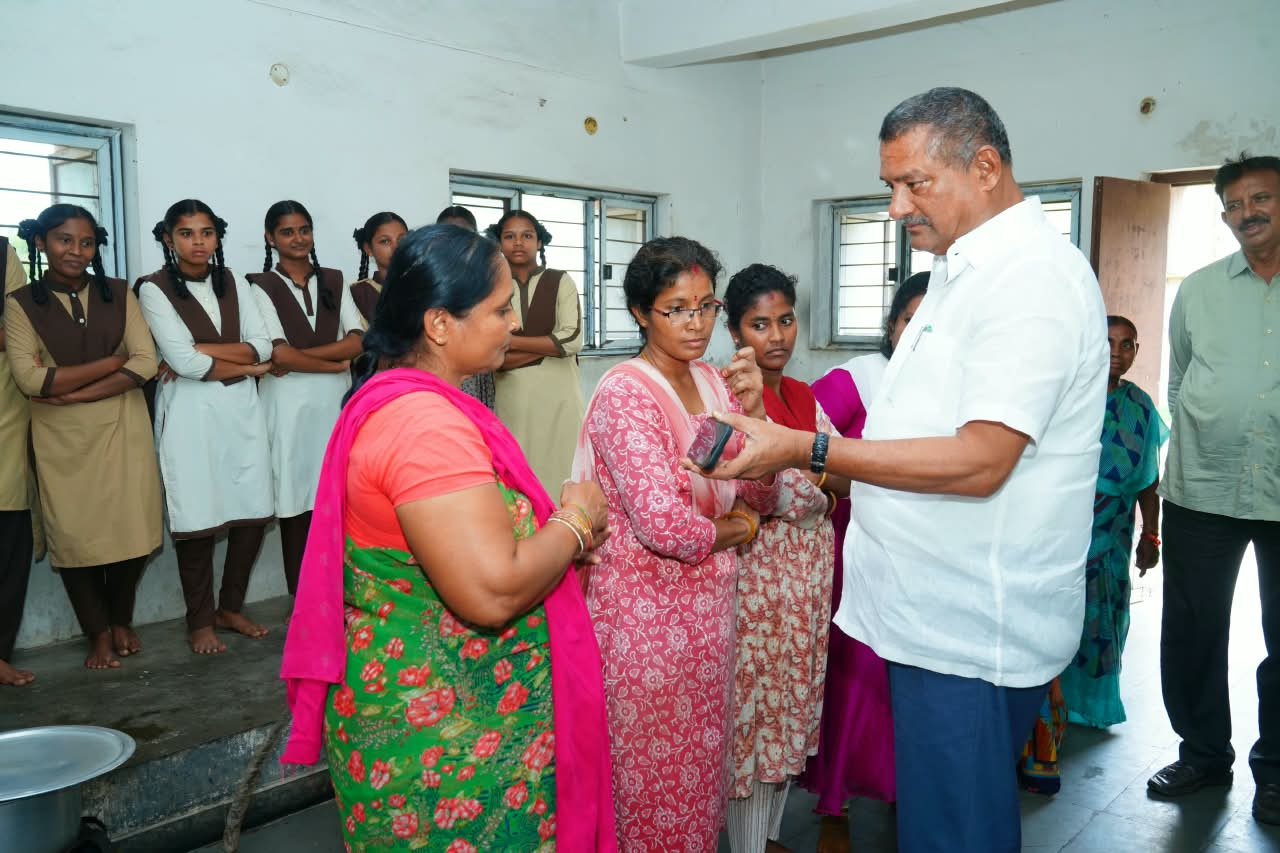 విద్యార్థులతో పనులు చేయిస్తే కఠిన చర్యలు: ఎమ్మెల్యే BLR